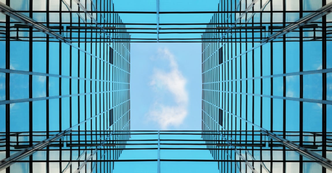 Curajul prinde formă din claritate: cum susțin liderii echipele în perioade incerte